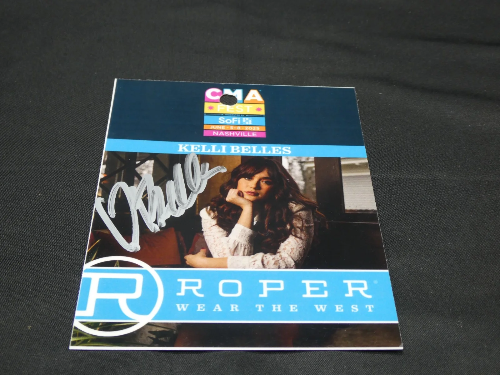 Kelli Belles Hand Signed CMA Fest Roper Laminated Pass Card Country Music Singer, изображение 3