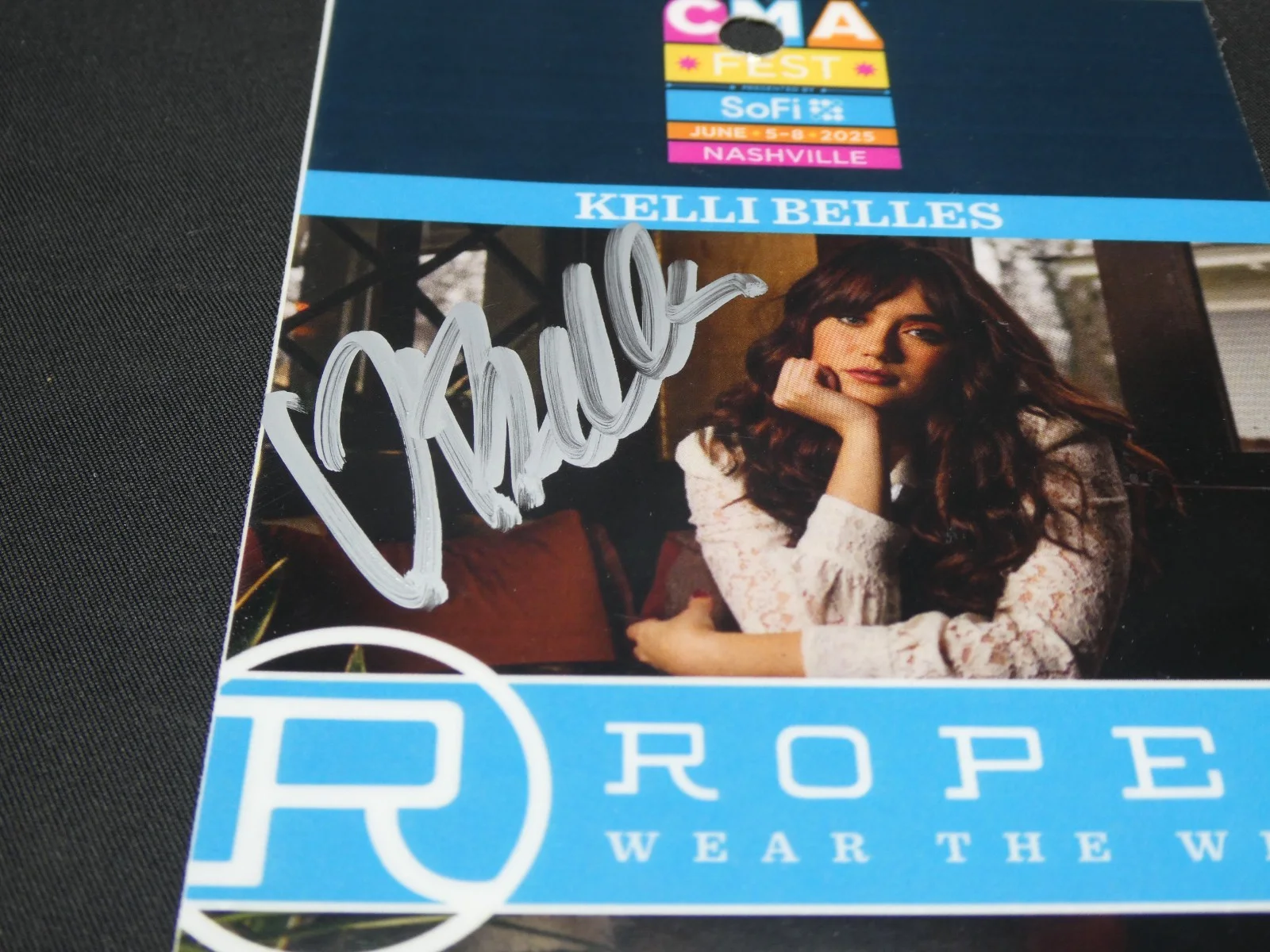 Kelli Belles Hand Signed CMA Fest Roper Laminated Pass Card Country Music Singer, изображение 4