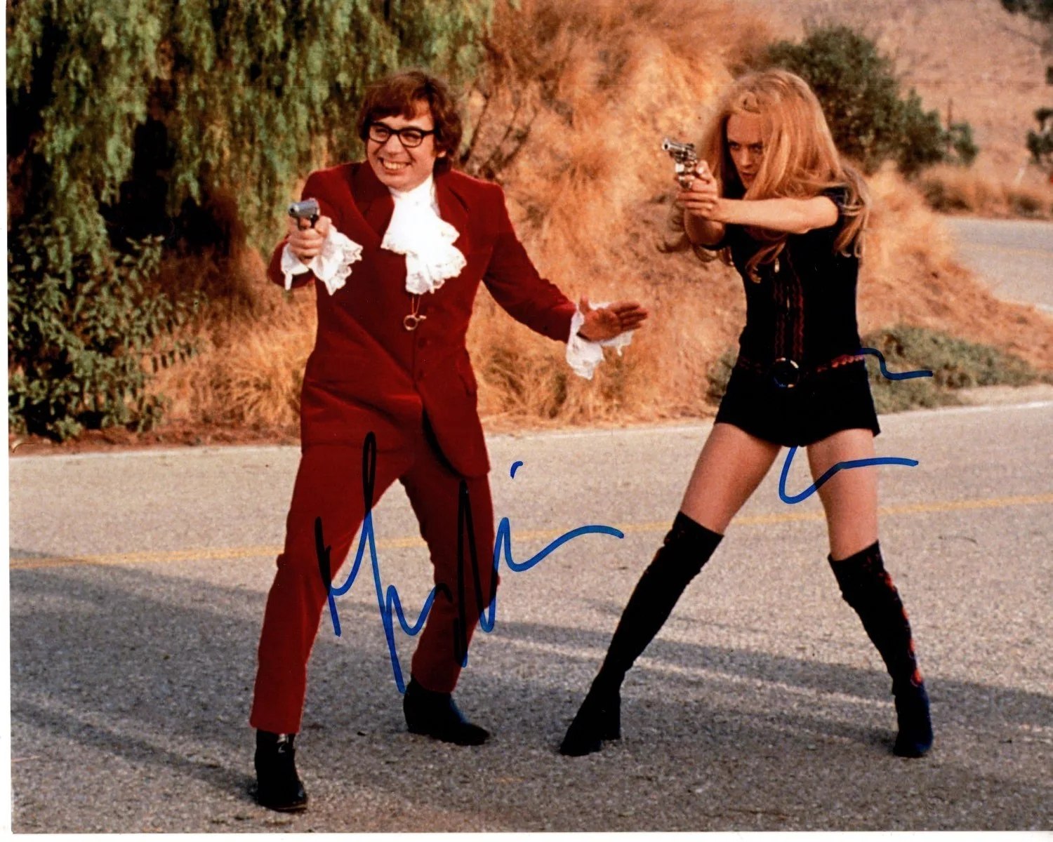 Mike Myers and Heather Graham — MIKE MYERS and HEATHER GRAHAM Signed 8x10 AUSTIN POWERS Photo w/ Hologram COA