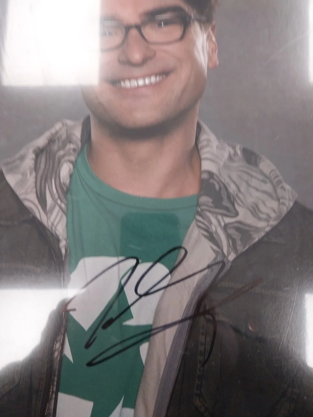 Johnny Galecki — PSA/DNA Authentic Johnny Galecki Signed 11"X14" Color Photo ~ Big Bang Theory, image 2