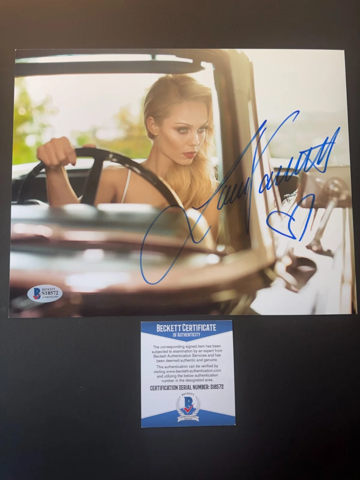 Laura Vandervoort — Laura Vandervoort Hot autographed signed classic sexy 8x10 photo Beckett BAS