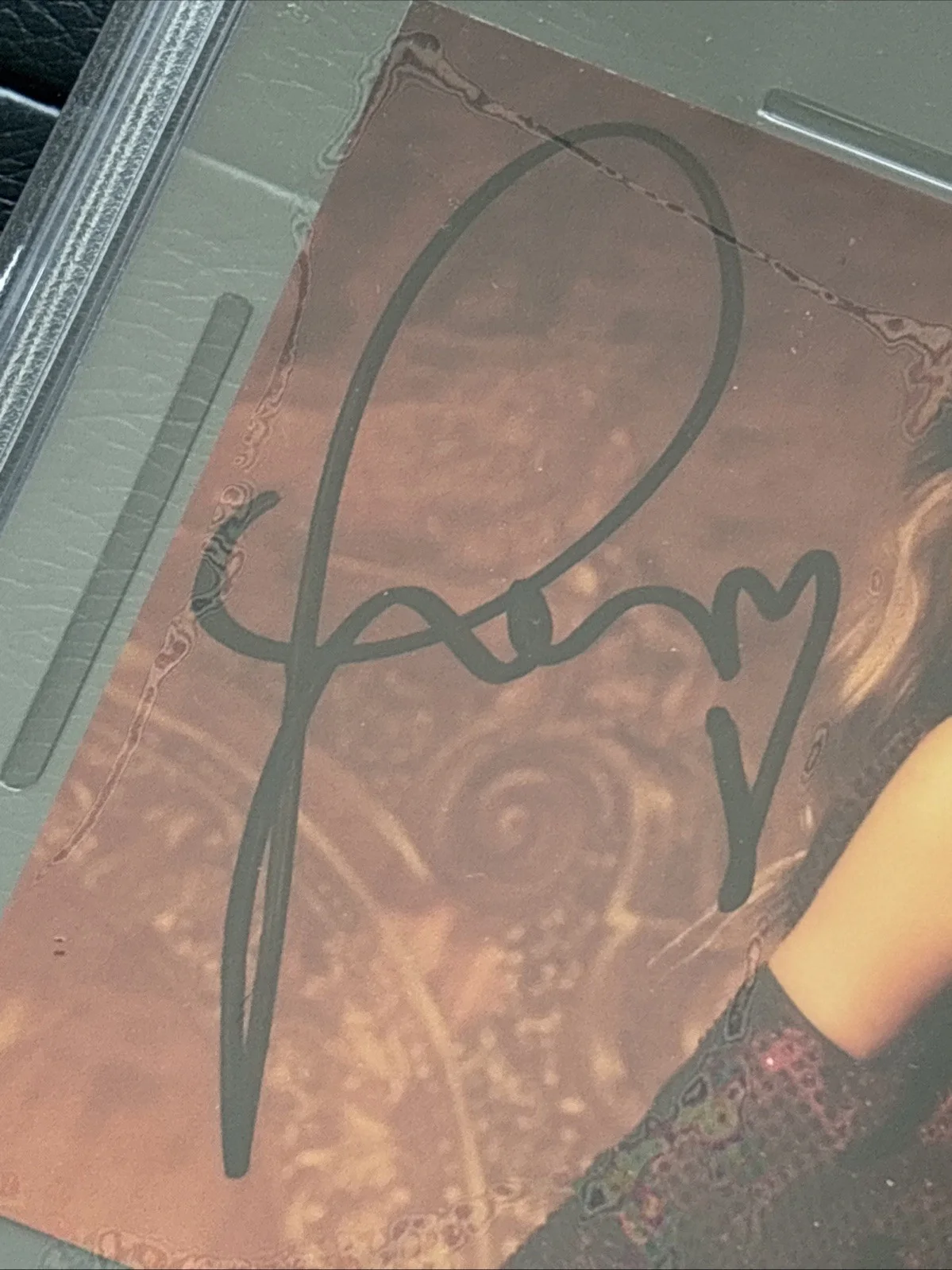Taylor Swift Signed CD Cover The Life Of A Showgirl #3 PSA Encased Authentic, изображение 3