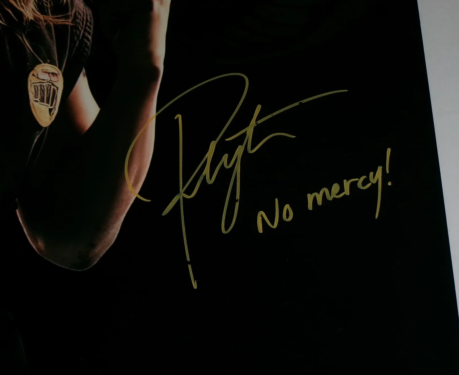 Peyton List — Peyton List Cobra Kai Signed 16X20 Photo JSA CERT "No Mercy" Inscription, изображение 2