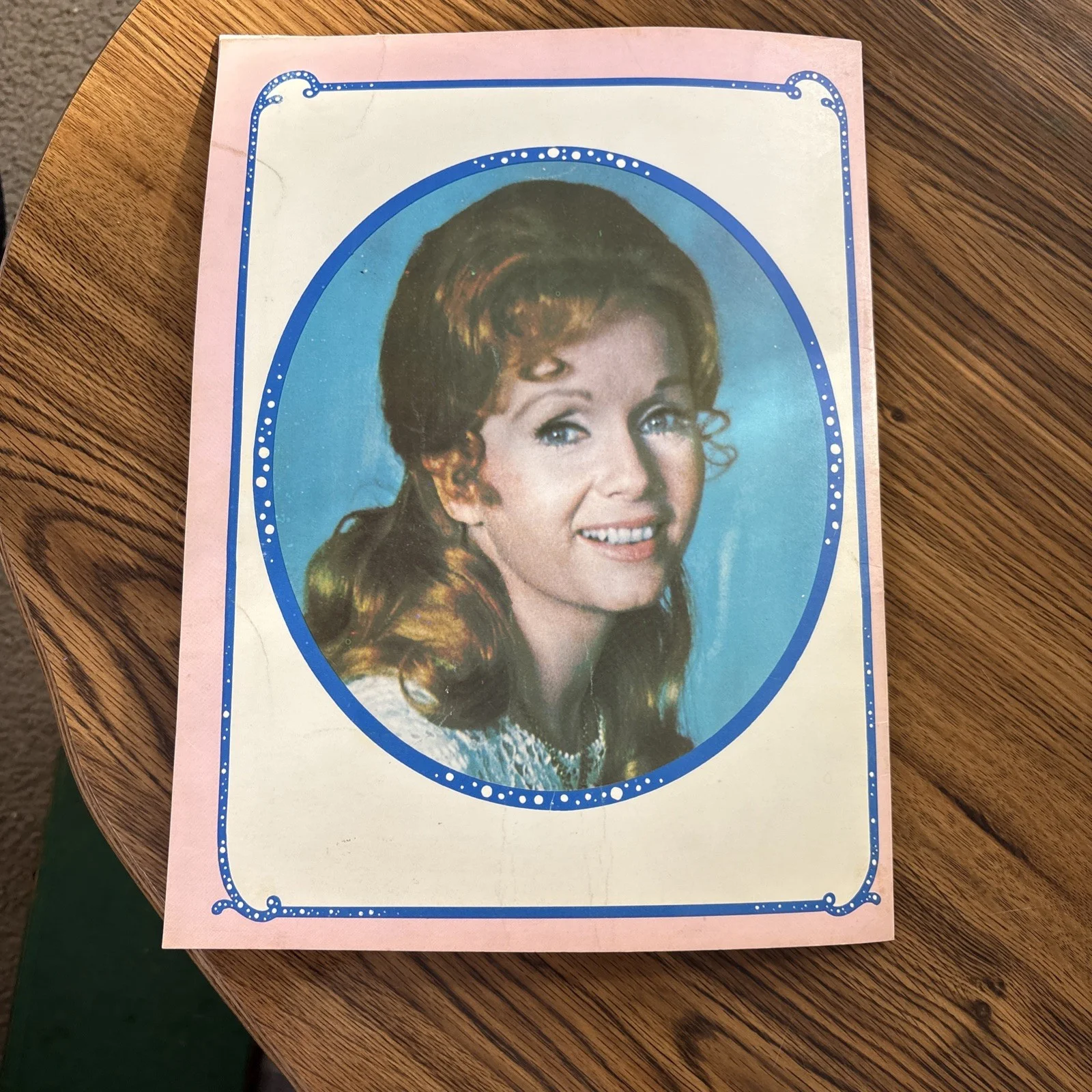 Debbie Reynolds — Debbie Reynolds Irene Souvenir Album With Autopen Signed Photo, изображение 3