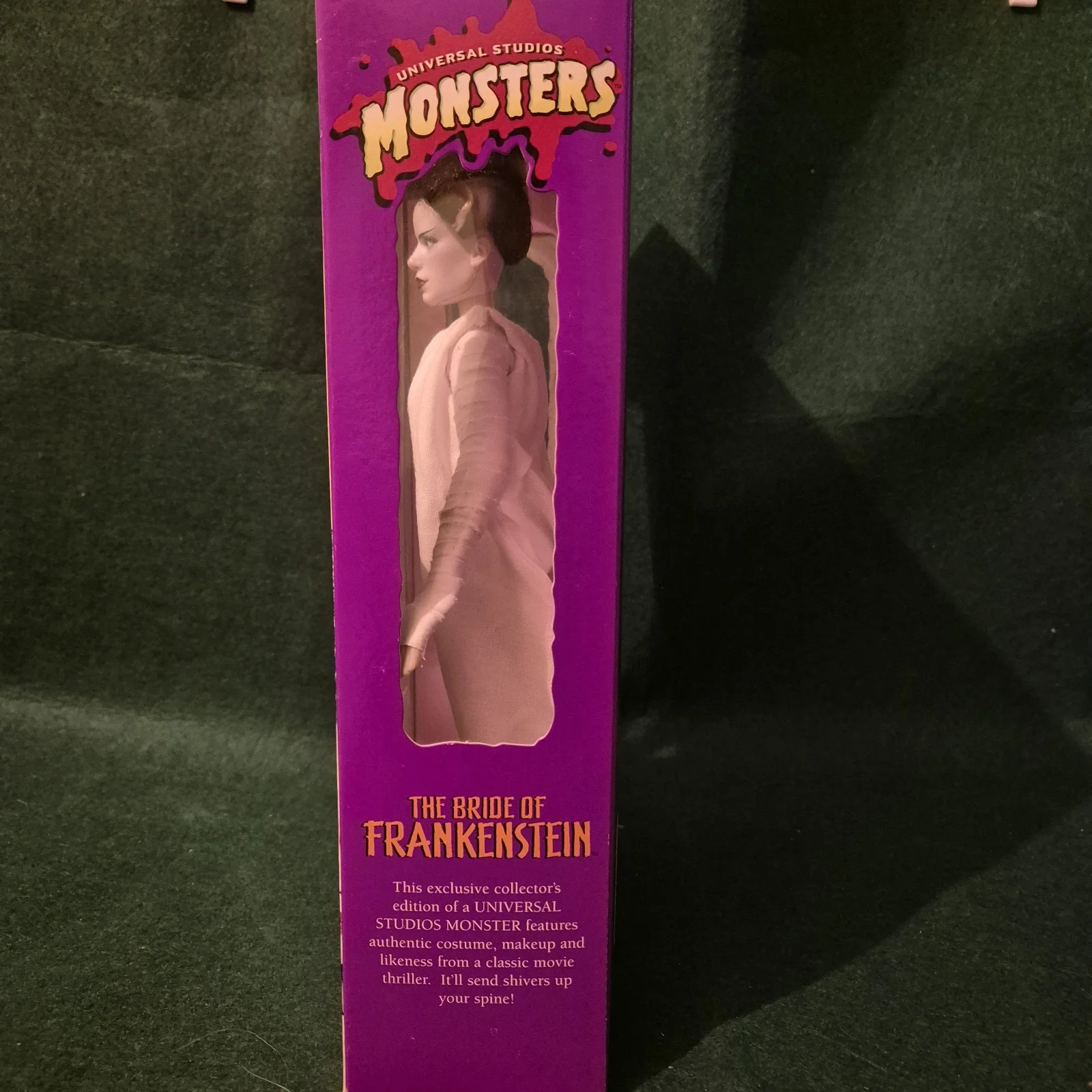 Hasbro Signature Series Universal Monsters Bride of Frankenstein 12” Figure, изображение 2