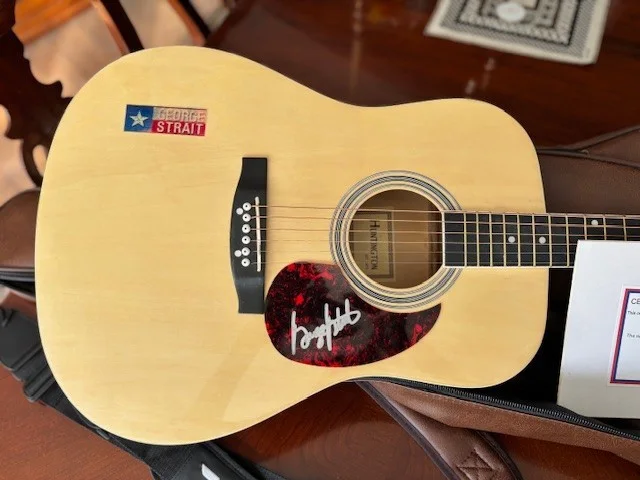 George Strait Signed Huntington Acoustic Guitar with certificate of authenticity, изображение 3