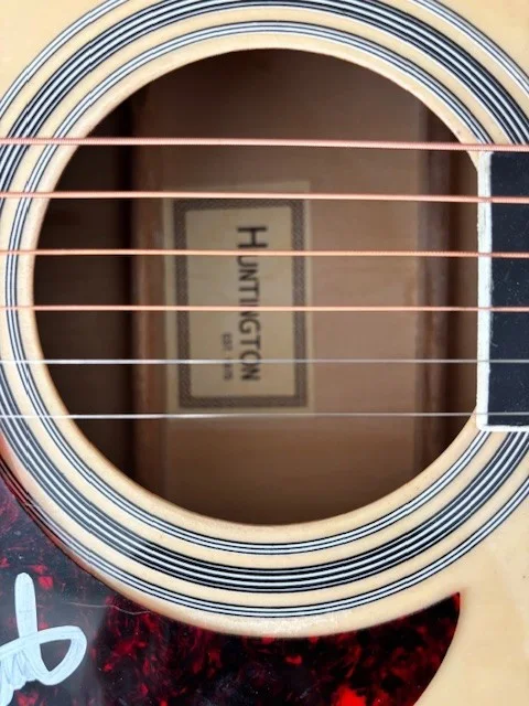 George Strait Signed Huntington Acoustic Guitar with certificate of authenticity, изображение 5