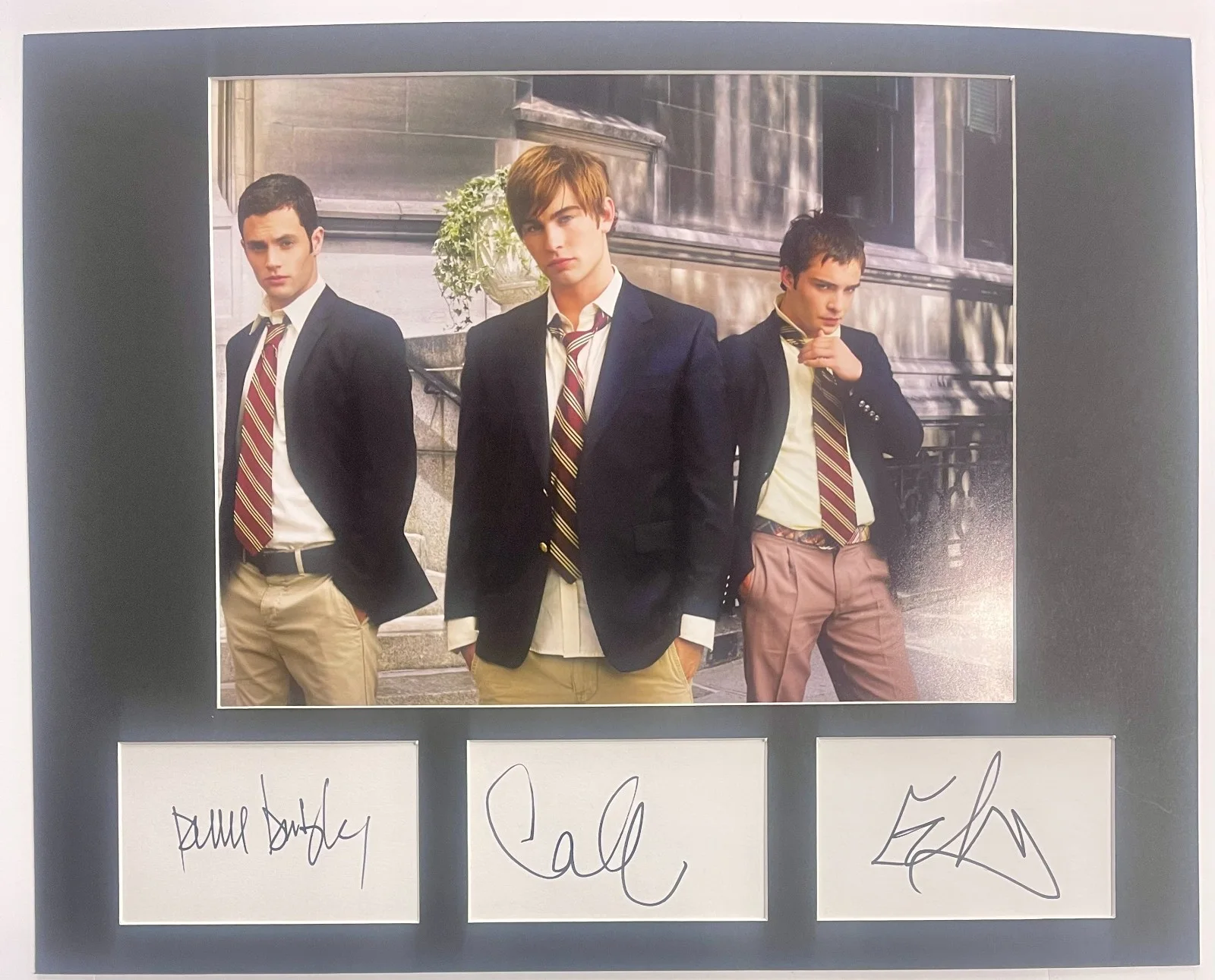 PENN BADGLEY / CHACE CRAWFORD / ED WESTWICK — Gossip Girl matted signed index card with photo 16x20 #1 FREE 16X20 frame, изображение 2