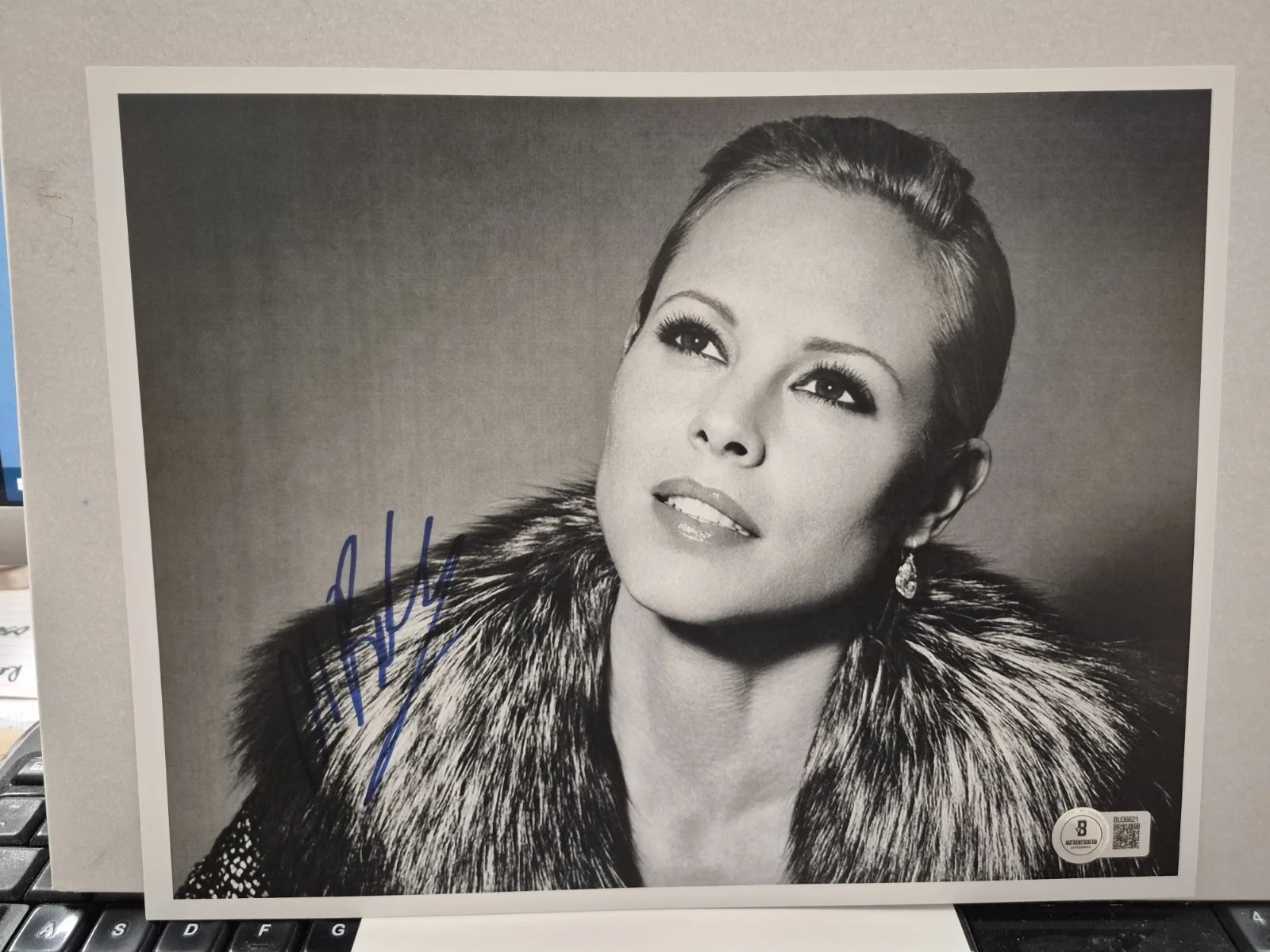 Maria Bello — Maria Bello Signed Authentic Autographed 8x10 Photo beckett coa bu36621