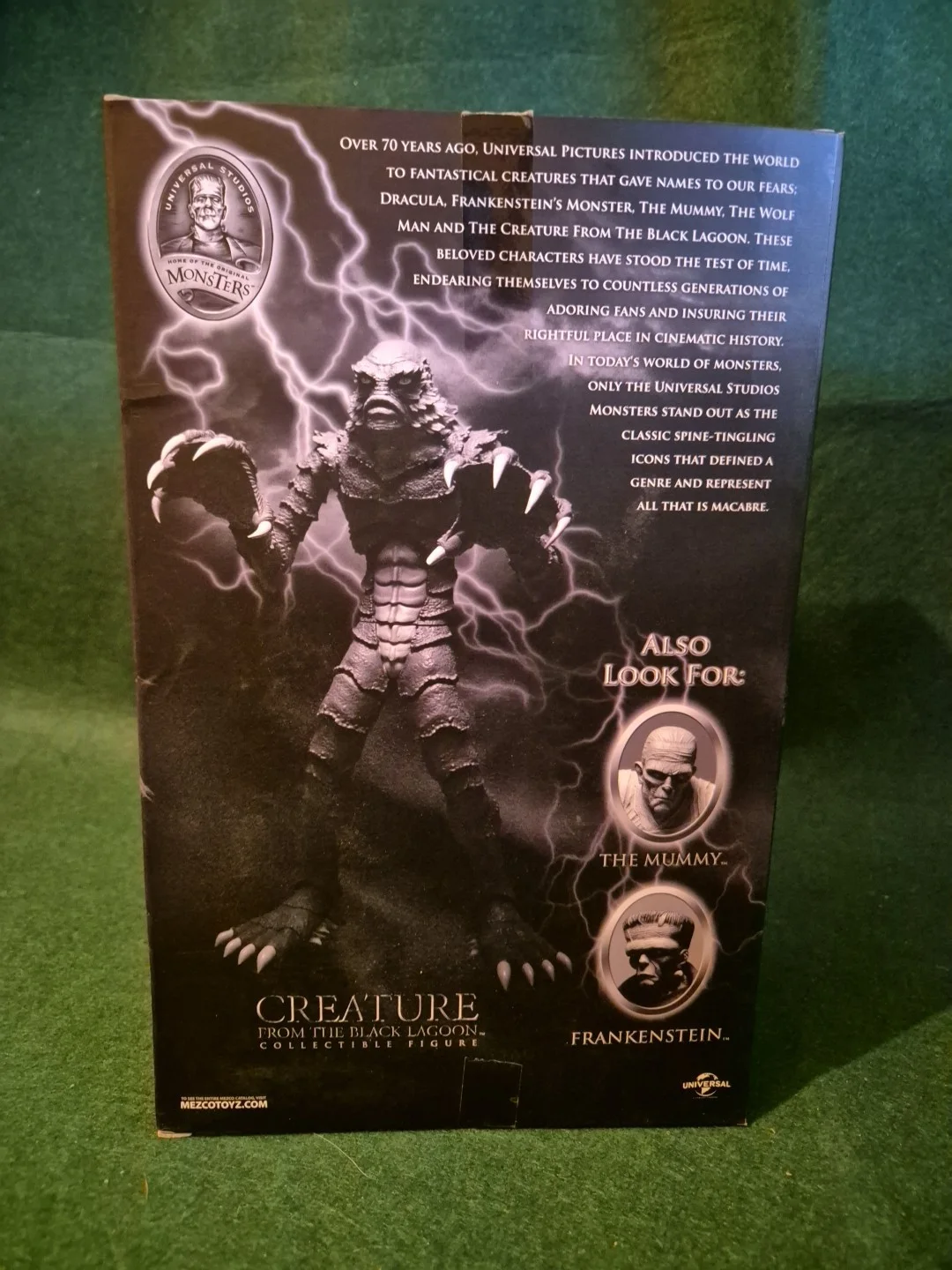 Mezco Universal Monsters Creature from the Black Lagoon Figure Boxed, image 2