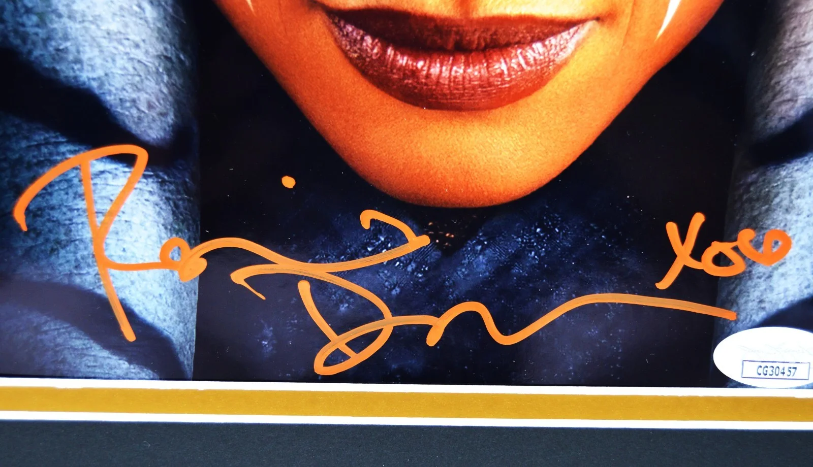 ROSARIO DAWSON — ROSARIO DAWSON Signed 8x10 With Mat OPX Photo STAR WARS Ahsoka Tano JSA #CG30457, изображение 3