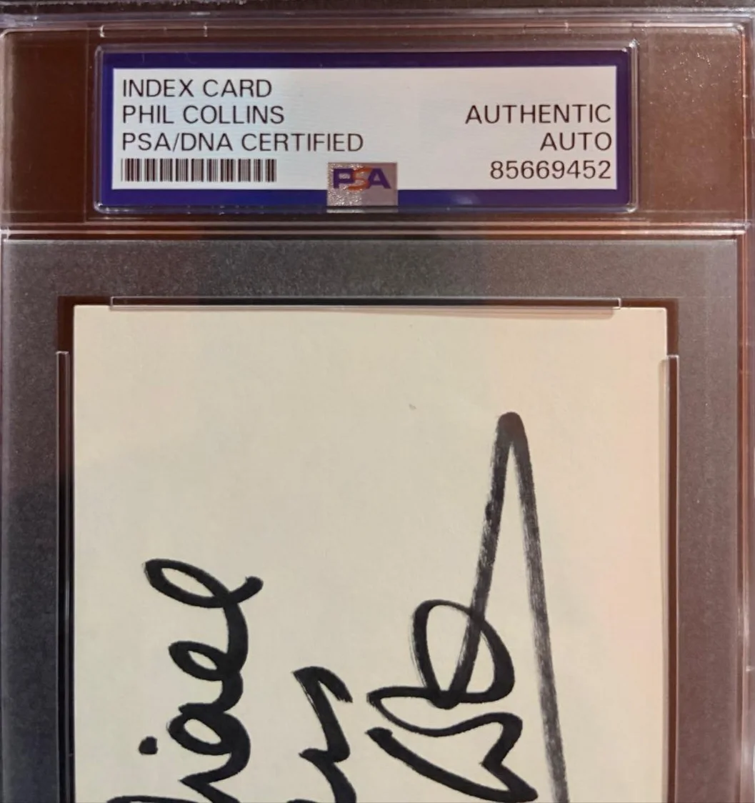 Phil Collins — PHIL COLLINS SIGNED INDEX CARD ENCAPSULATED PSA GENESIS BOTH SIDES OF STORY, изображение 3