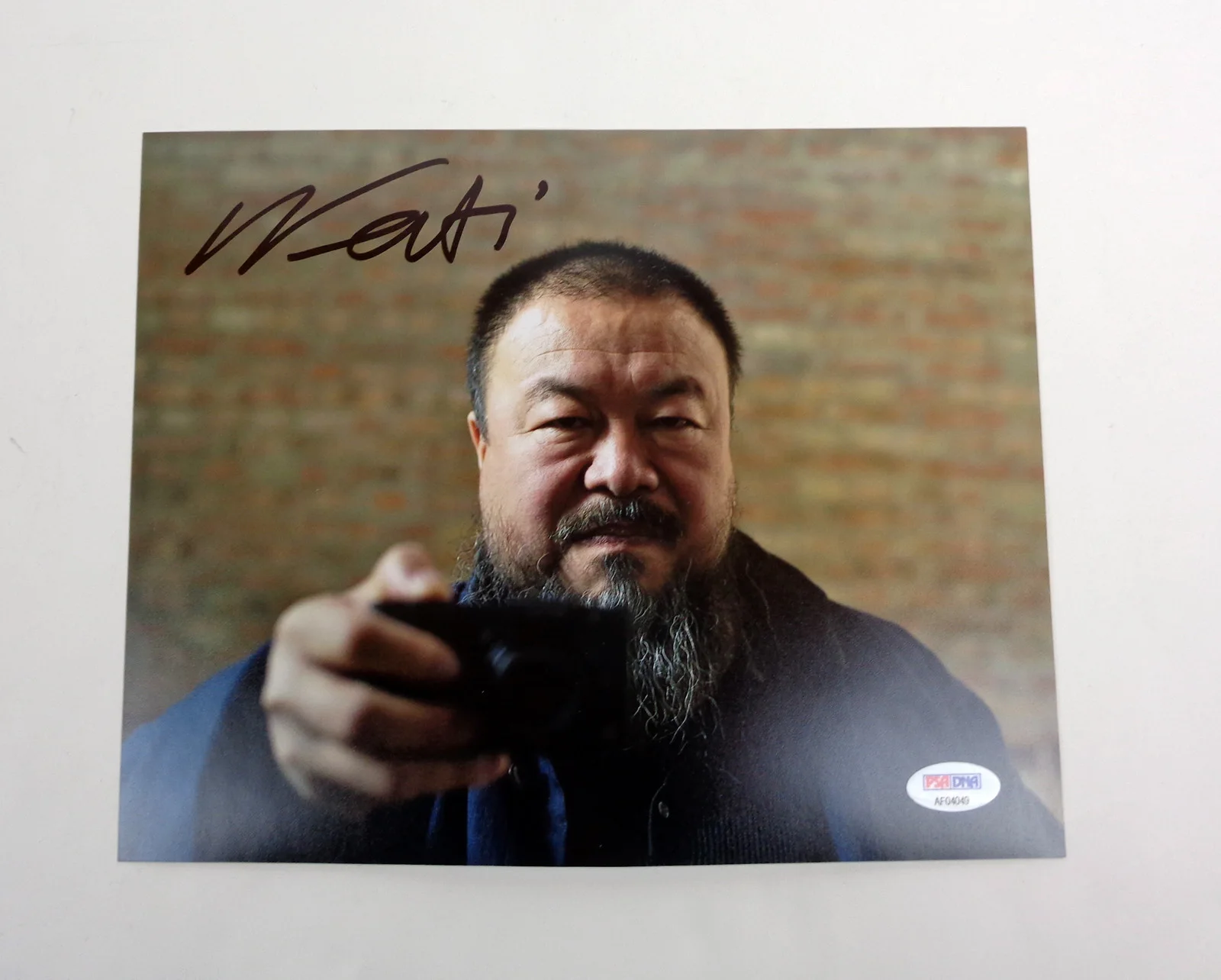 Ai Weiwei — Ai Weiwei Chinese Artist Signed Autograph 8x10 Photo PSA/DNA COA #1, image 2