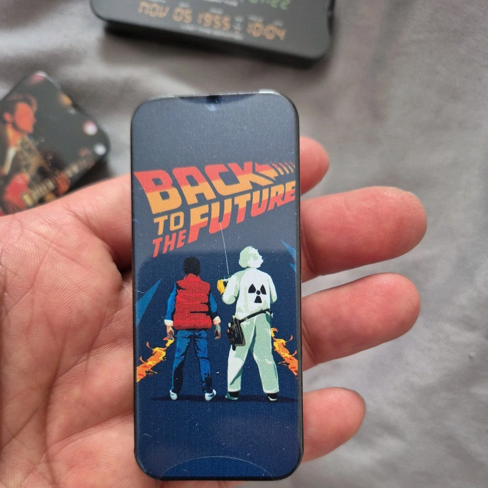 BACK TO THE FUTURE GIBSON GUITAR PICKS COMPLETE SET (3) TINS 40TH ANNIVERSARY, изображение 3