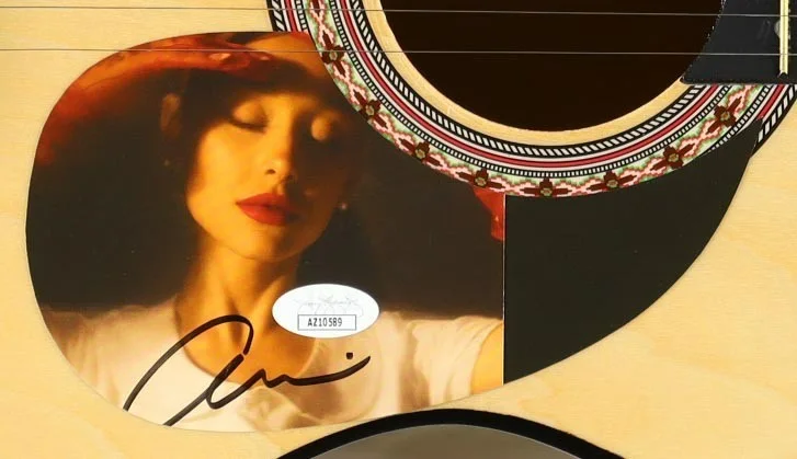 Ariana Grande Signed 38" Acoustic Tan Guitar (JSA) Singer, Songwriter, Actress, изображение 2