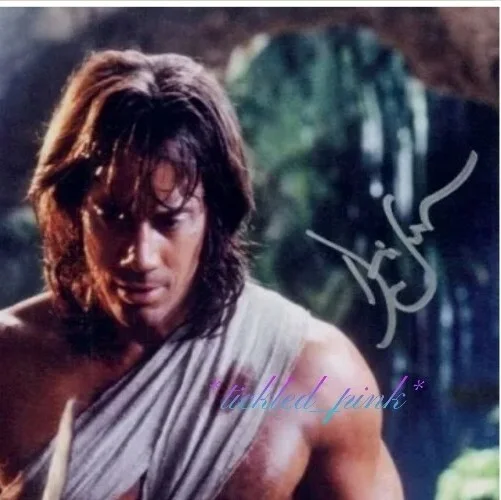 Kevin Sorbo — Kevin Sorbo- Hercules signed 8x10 Photo w/COA (wounded/bandaged), изображение 2