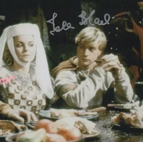 Isla Blair — Hammer horror girl, actress Isla Blair- signed 8x10 Photo w/COA, изображение 2