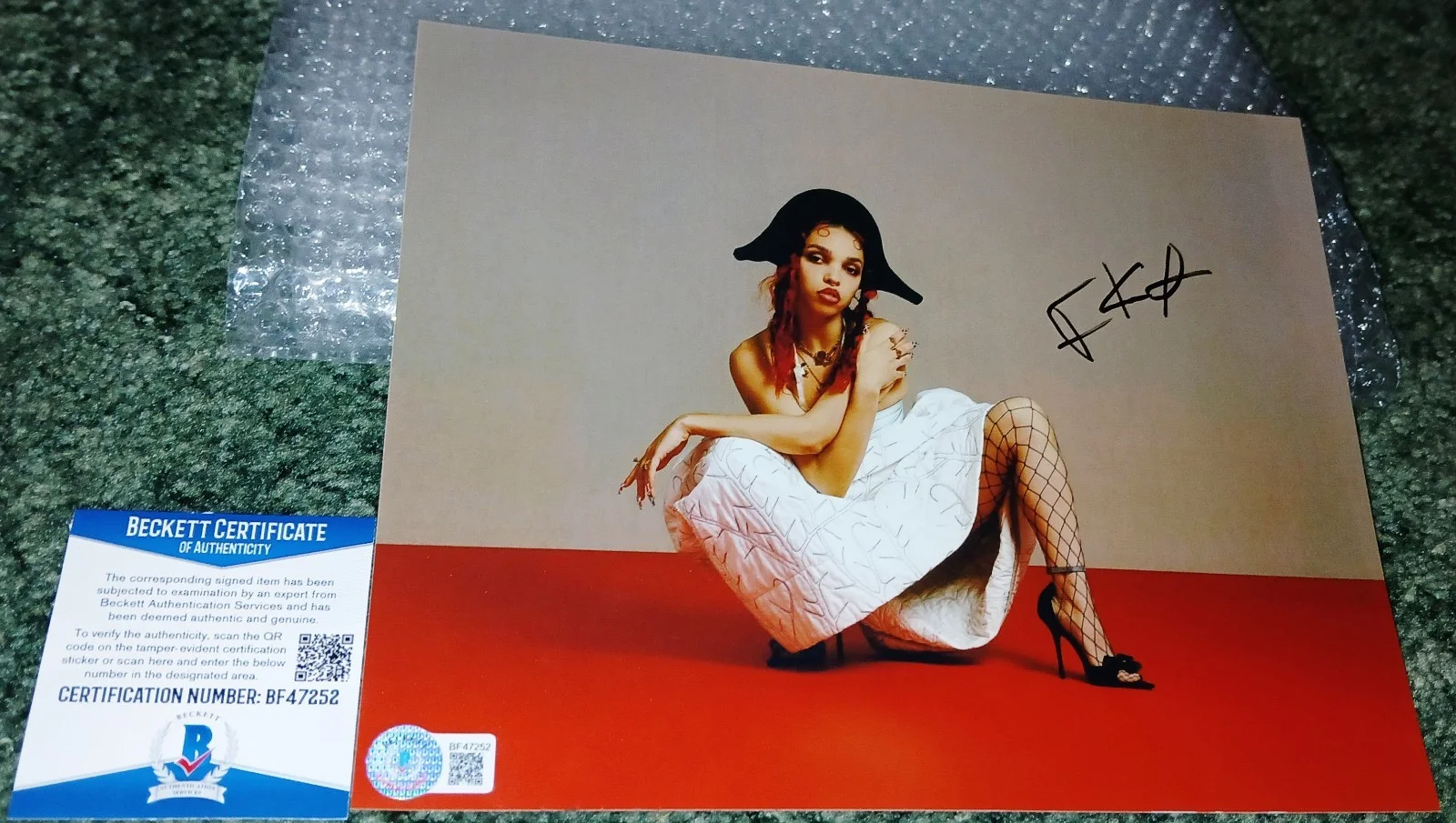 FKA Twigs — FKA TWIGS SIGNED 8x10 AUTOGRAPHED PHOTO ~ BECKETT BAS AUTO COA ~ THE CROW