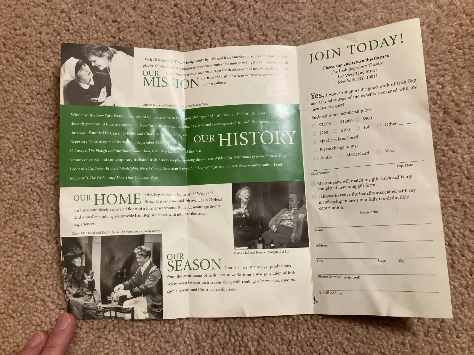 Julie Harris, Charlotte Rae — Julie Harris Charlotte Rae Signed Autographed Irish Rep Theatre Pamphlet Flyer, изображение 2