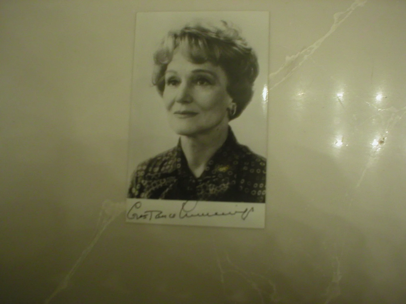 Constance Cummings — VINTAGE CONSTANCE CUMMINGS SIGNED, AUTOGRAPHED 3.5 X 5.5., image 2