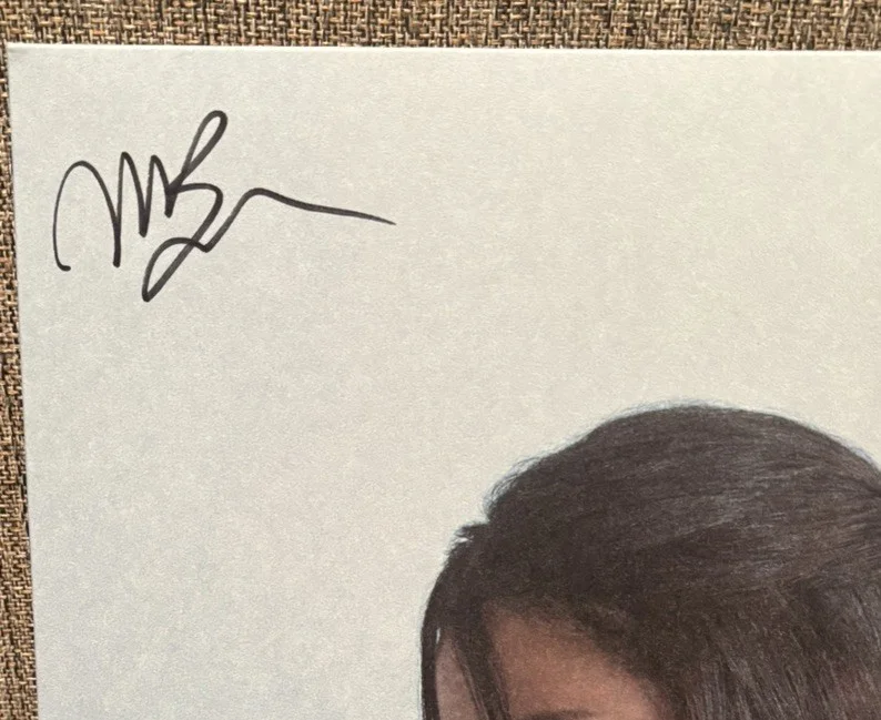 Madison Beer SIGNED Jacket Cover~Huge Autograph ~Locket Vinyl LP~Ultra Rare, изображение 2