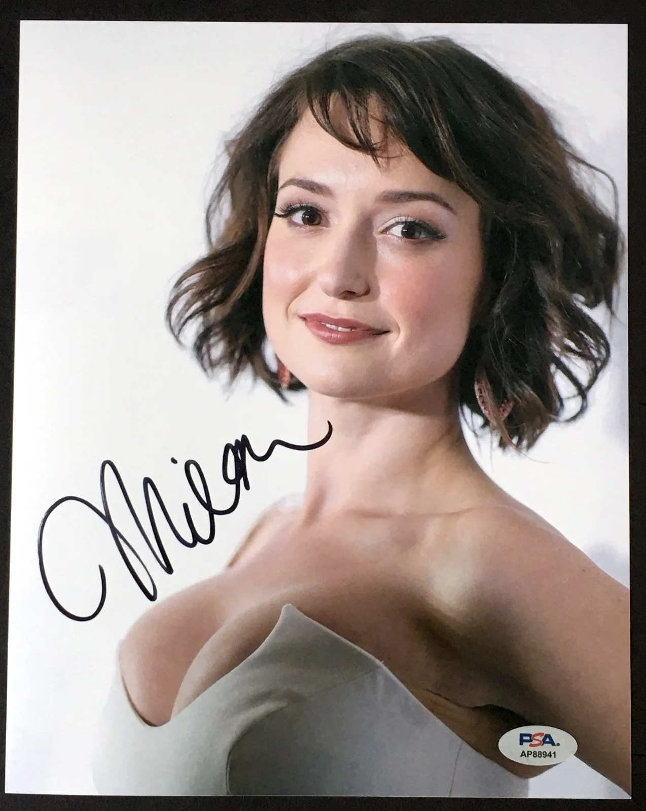Milana Vayntrub — MILANA VAYNTRUB SIGNED 8x10 PHOTO PSA DNA AUTOGRAPH PHOTOSHOOT