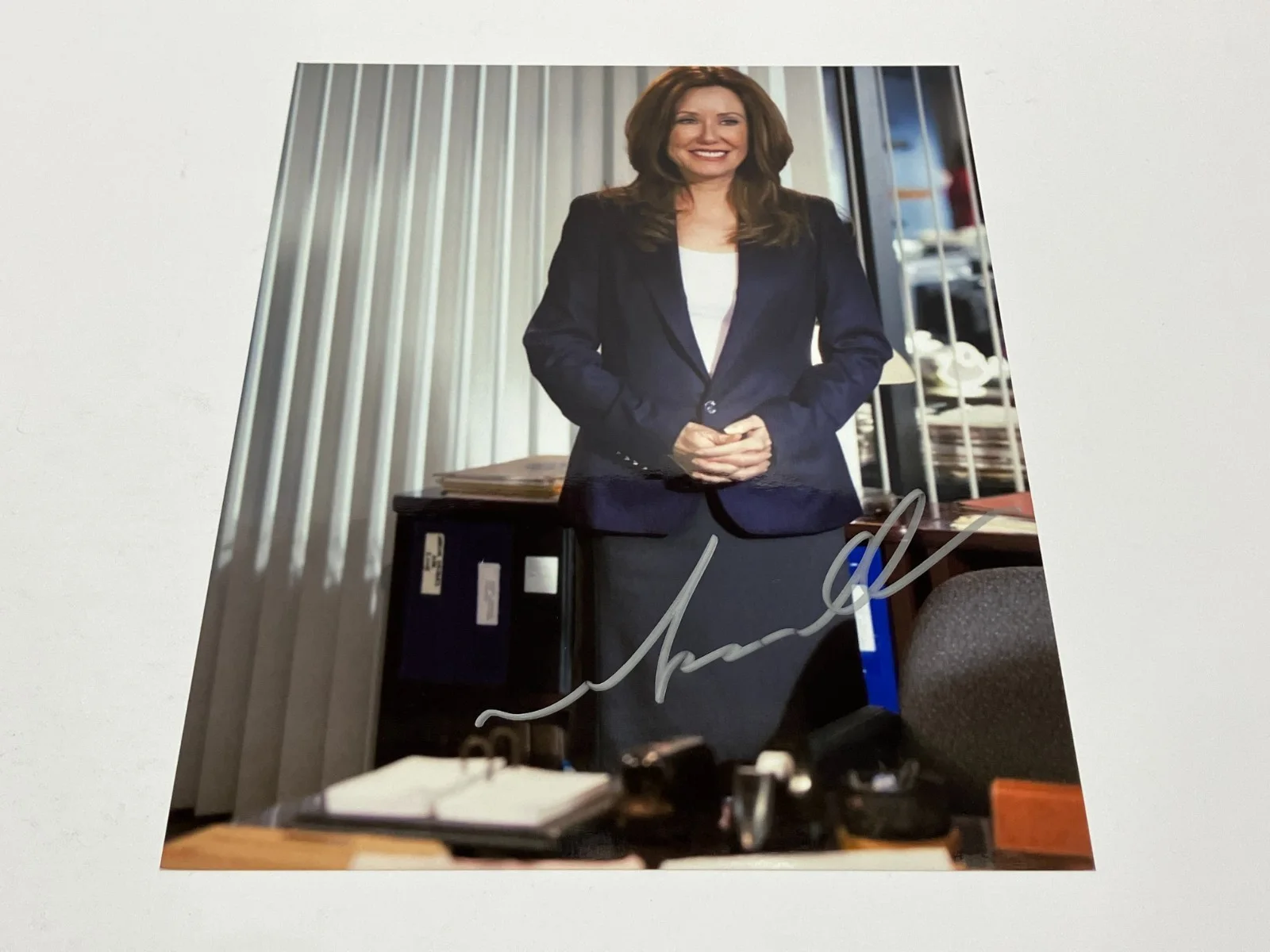 Mary McDonnell — Mary McDonnell Autograph Dances with Wolves Hand Signed 8 x 10 Photo with COA, изображение 2