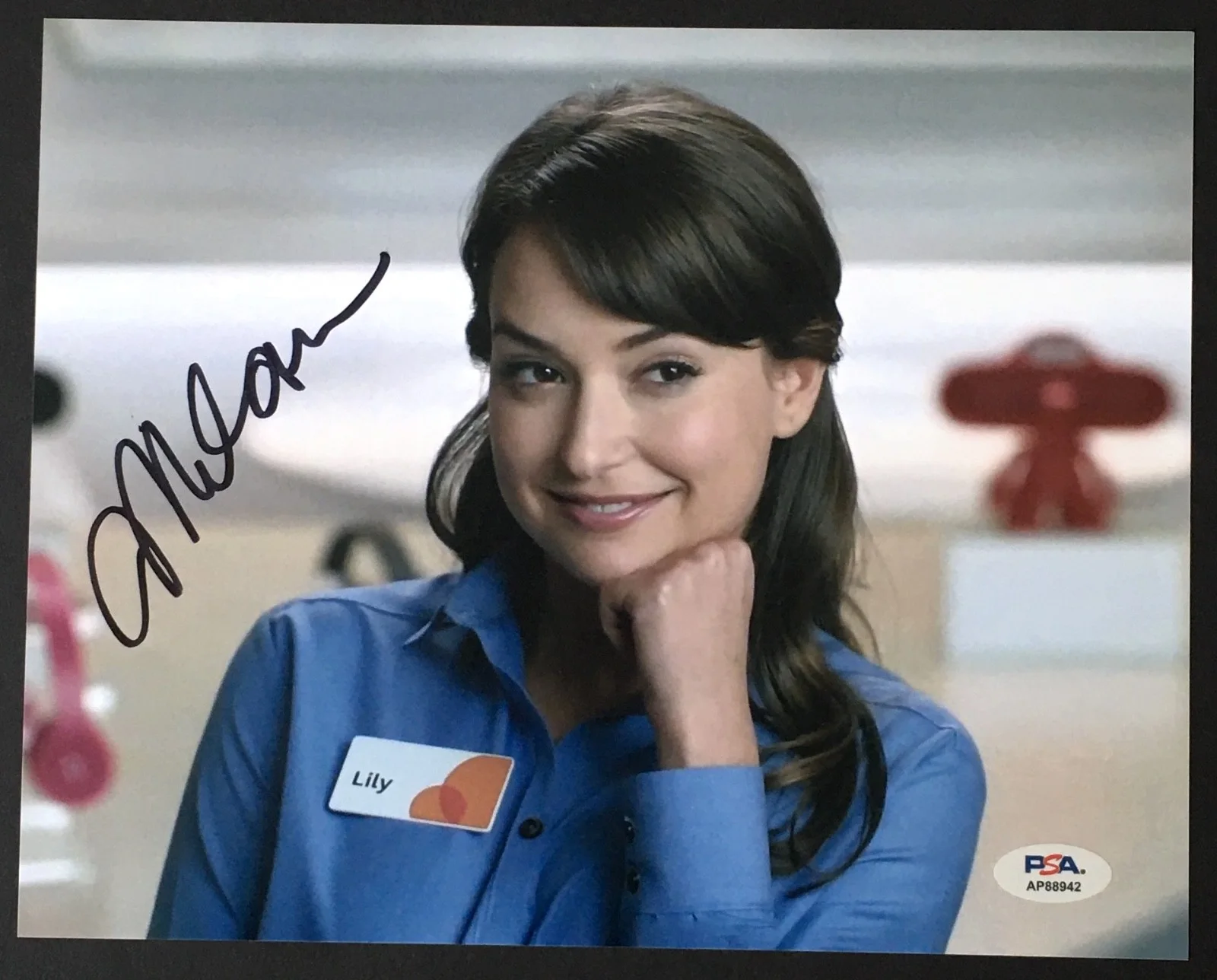 Milana Vayntrub — MILANA VAYNTRUB SIGNED 8x10 PHOTO PSA DNA AUTOGRAPH AT&T LILY