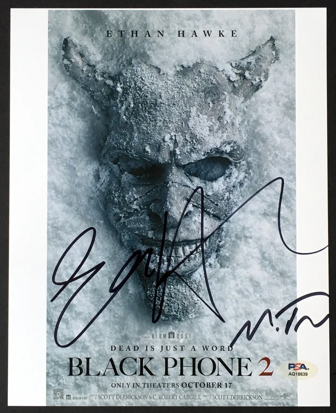 Ethan Hawke, Mason Thames — ETHAN HAWKE MASON THAMES SIGNED 8x10 PHOTO PSA DNA AUTOGRAPH BLACK PHONE 2 CAST