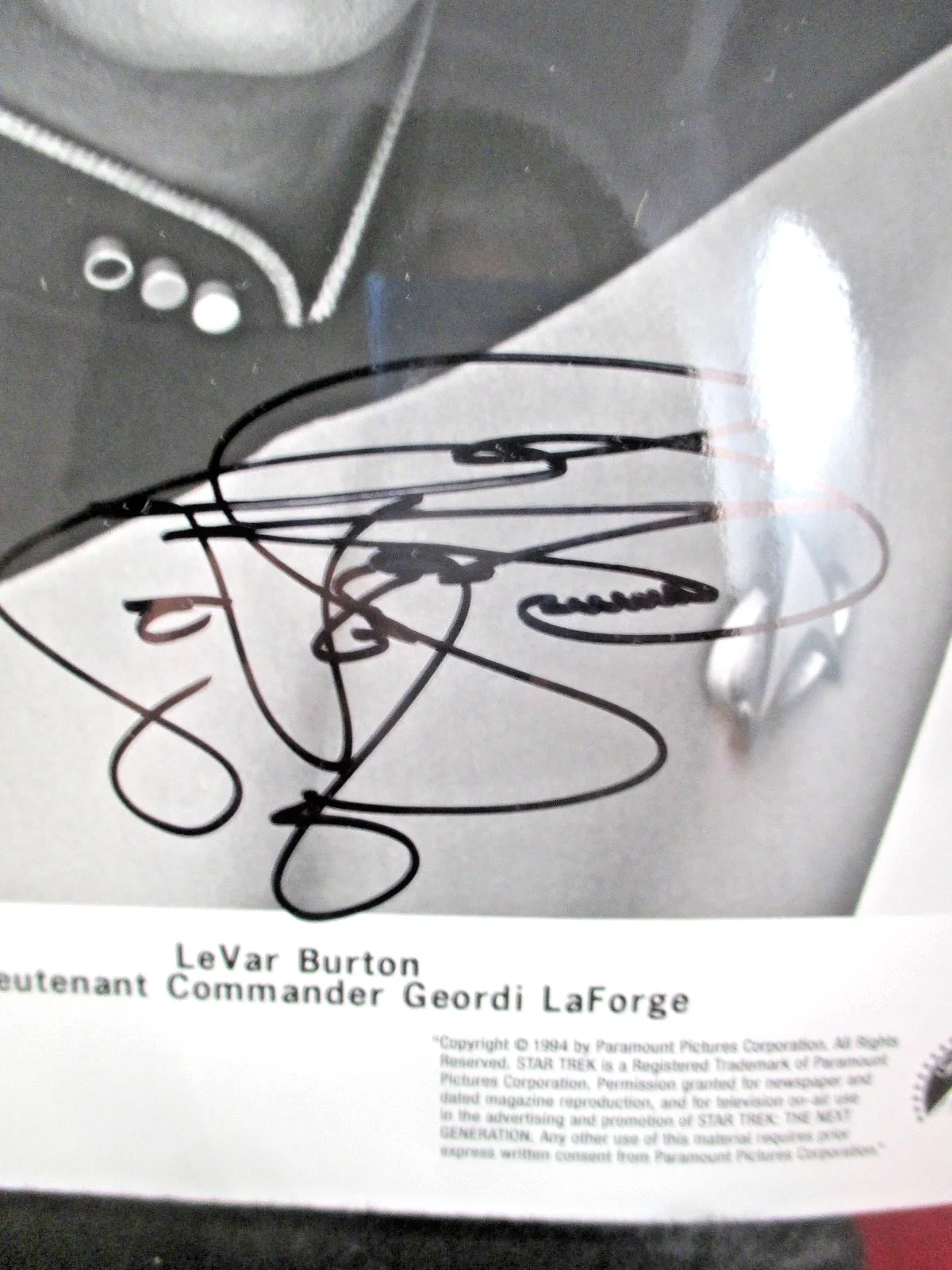 Levar Burton — Star Trek The Next Generation LeVar BURTON signed B&W photo, image 2