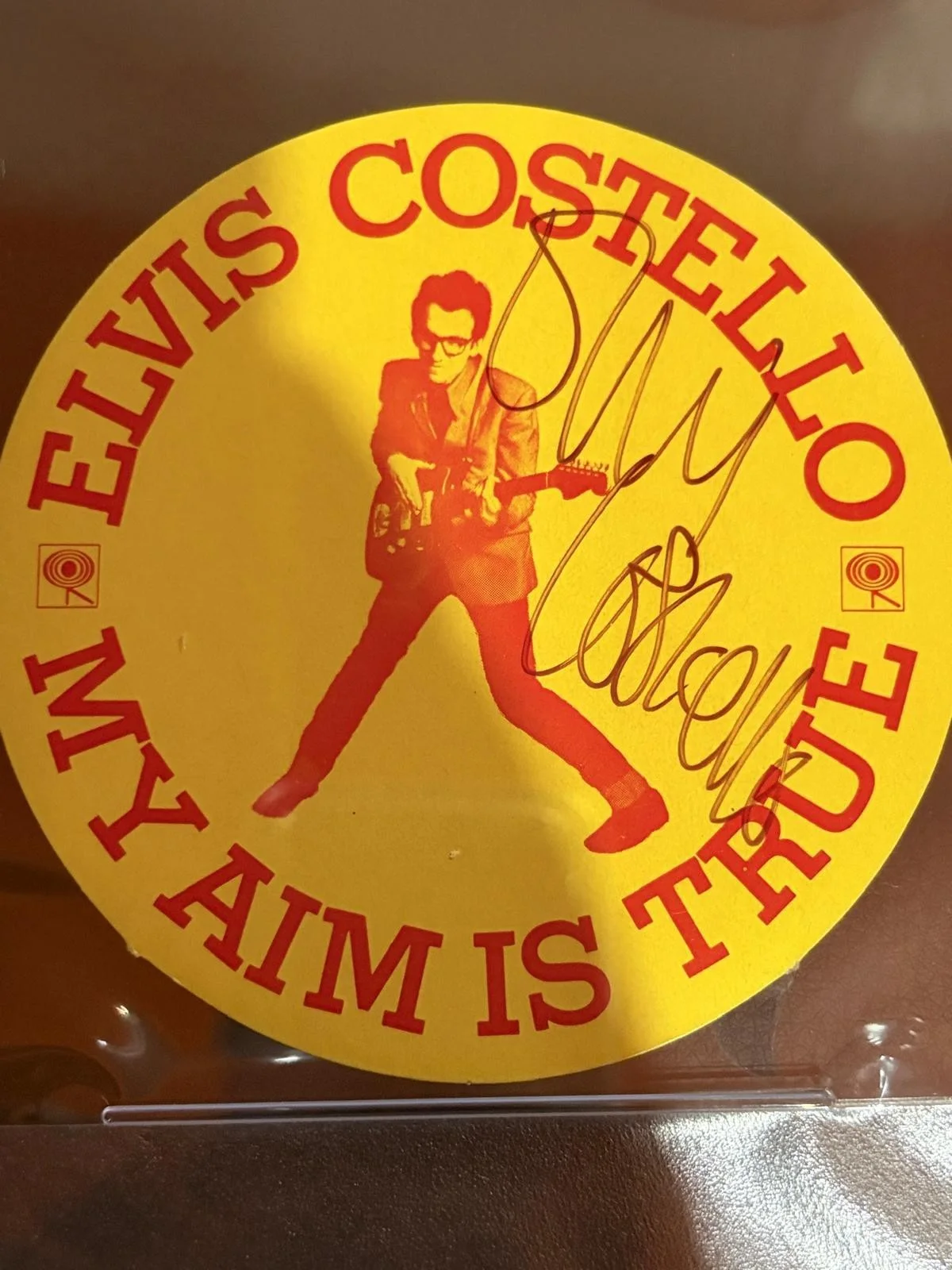 Elvis Costello — ELVIS COSTELLO SIGNED AUTOGRAPH STICKER ENCAPSULATED PSA RARE MY AIM IS TRUE, image 2