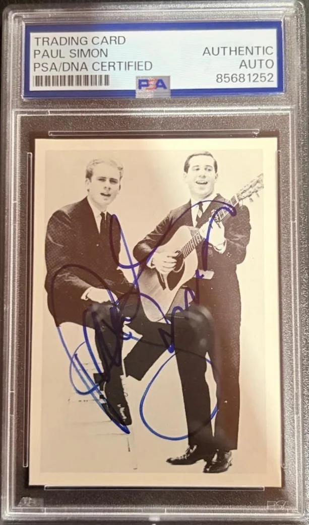 Paul Simon — PAUL SIMON SIGNED TRADING CARD ENCAPSULATED PSA GARFUNKEL SILENCE THE BOXER