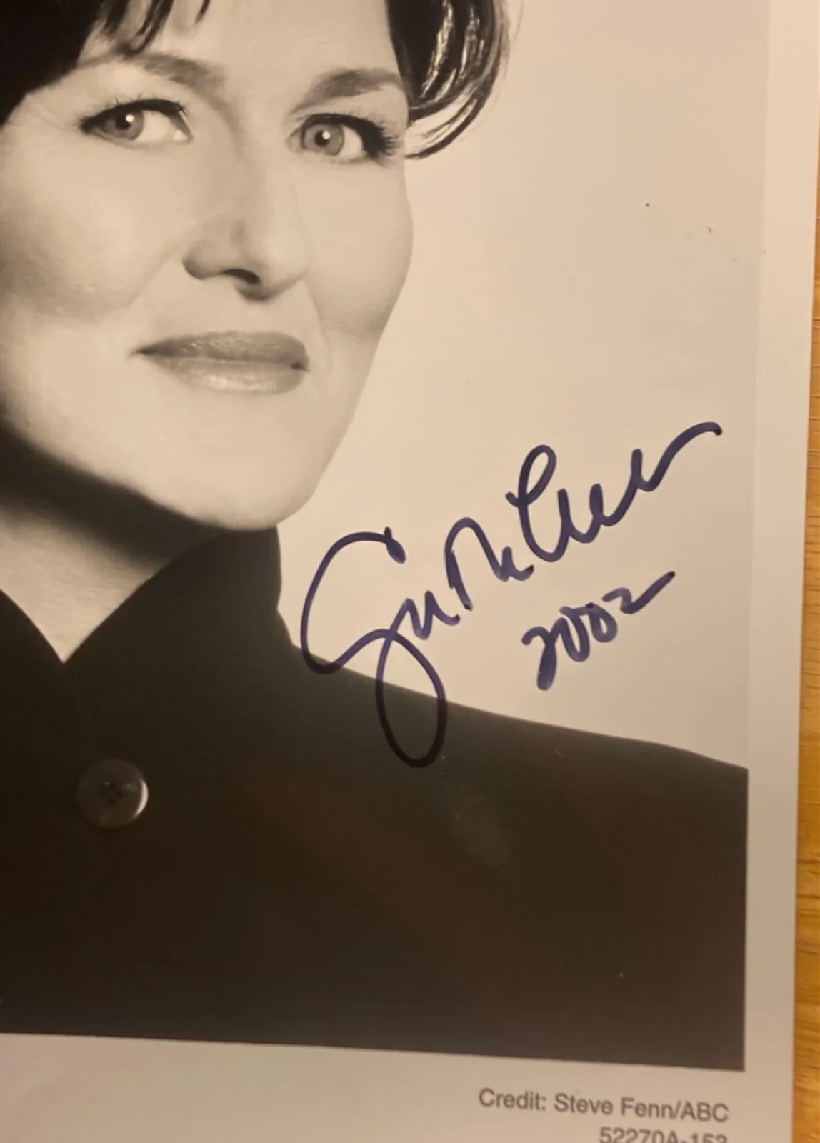 Hand SIGNED Cynthia McFadden 7x9 (2000) ABC News Press Photo - TV Host, etc, image 3