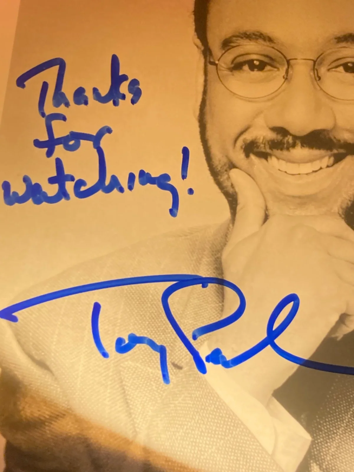 Hand SIGNED Tony Perkins 7x9 (1999) ABC News Press Photo - Good Morning America, изображение 3