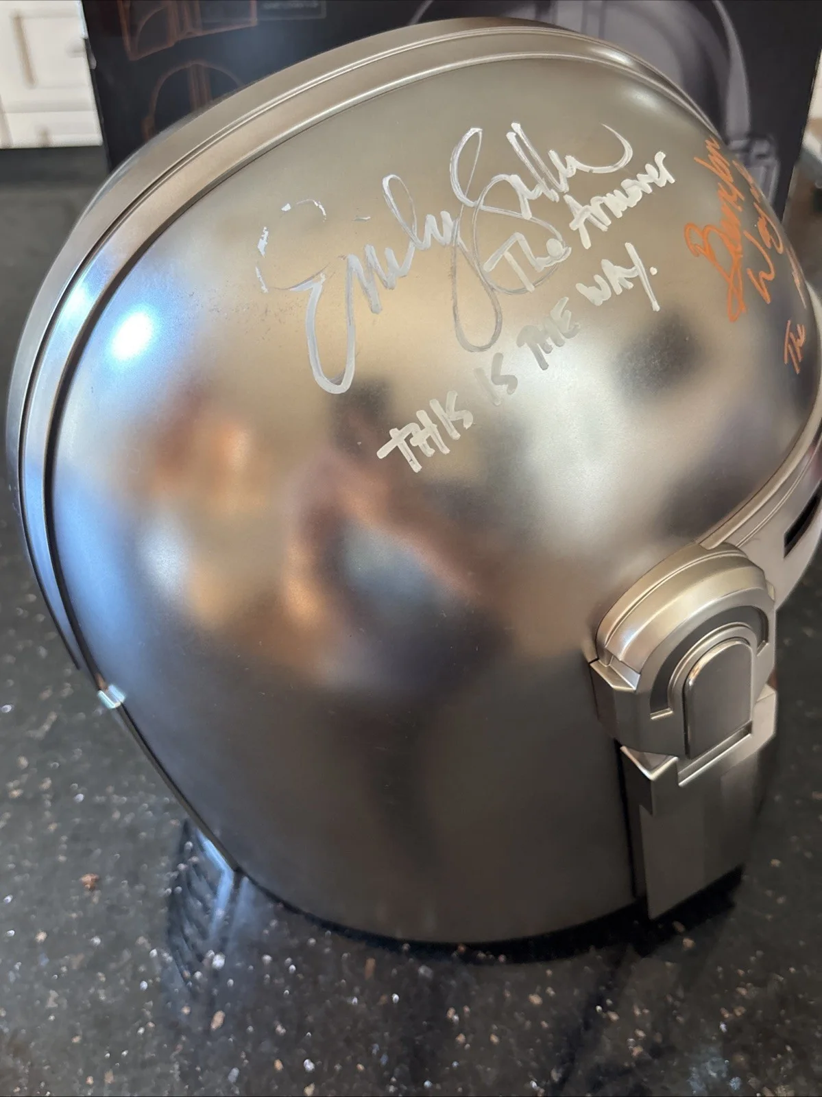 Pedro Pascal — Pedro Pascal Signed +3Black Series The Mandalorian Helmet SWAU PSA Authentic LOA, изображение 3