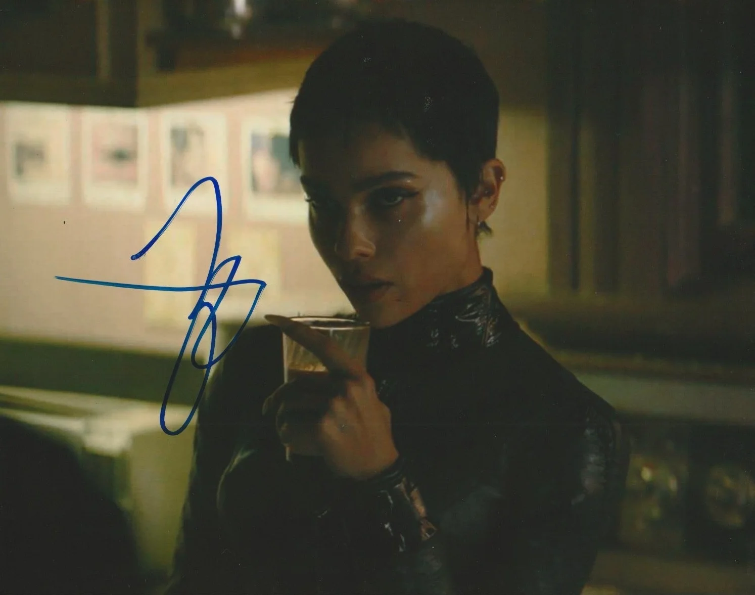 Zoe Kravitz — Zoe Kravitz signed Batman Catwoman 8x10 photo