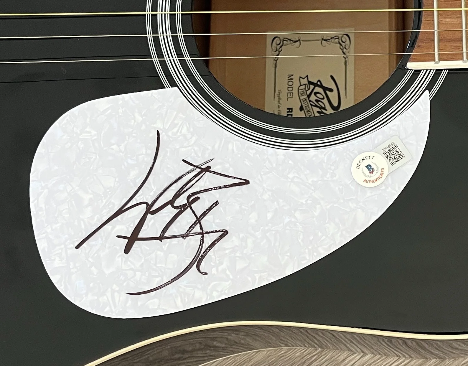 WADE BOWEN SIGNED AUTOGRAPH 41" FULL SIZE ROGUE ACOUSTIC GUITAR & BECKETT COA, изображение 3