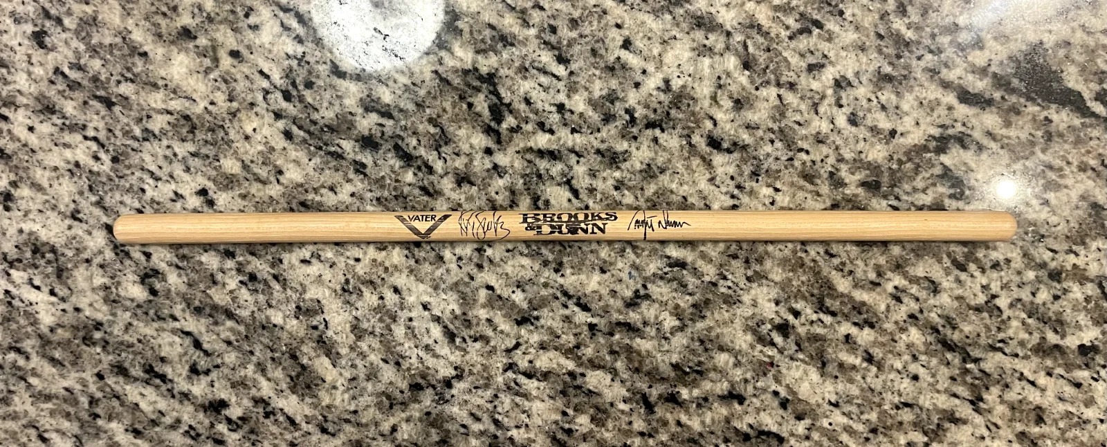 BROOKS & DUNN Authentic Concert Signature Drum Stick, image 2