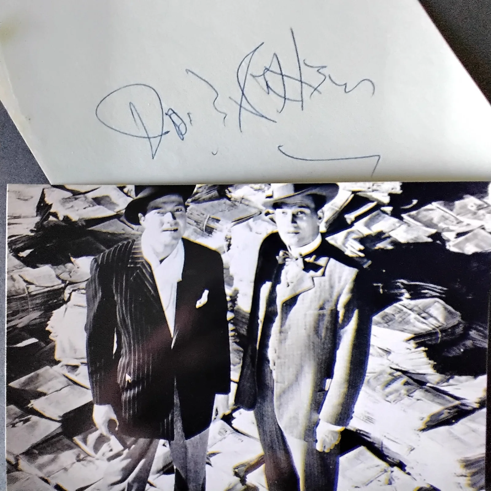Joseph Cotten SIGNED Paper Photo Film Actor Citizen Kane Gaslight Hush Charlotte, изображение 2