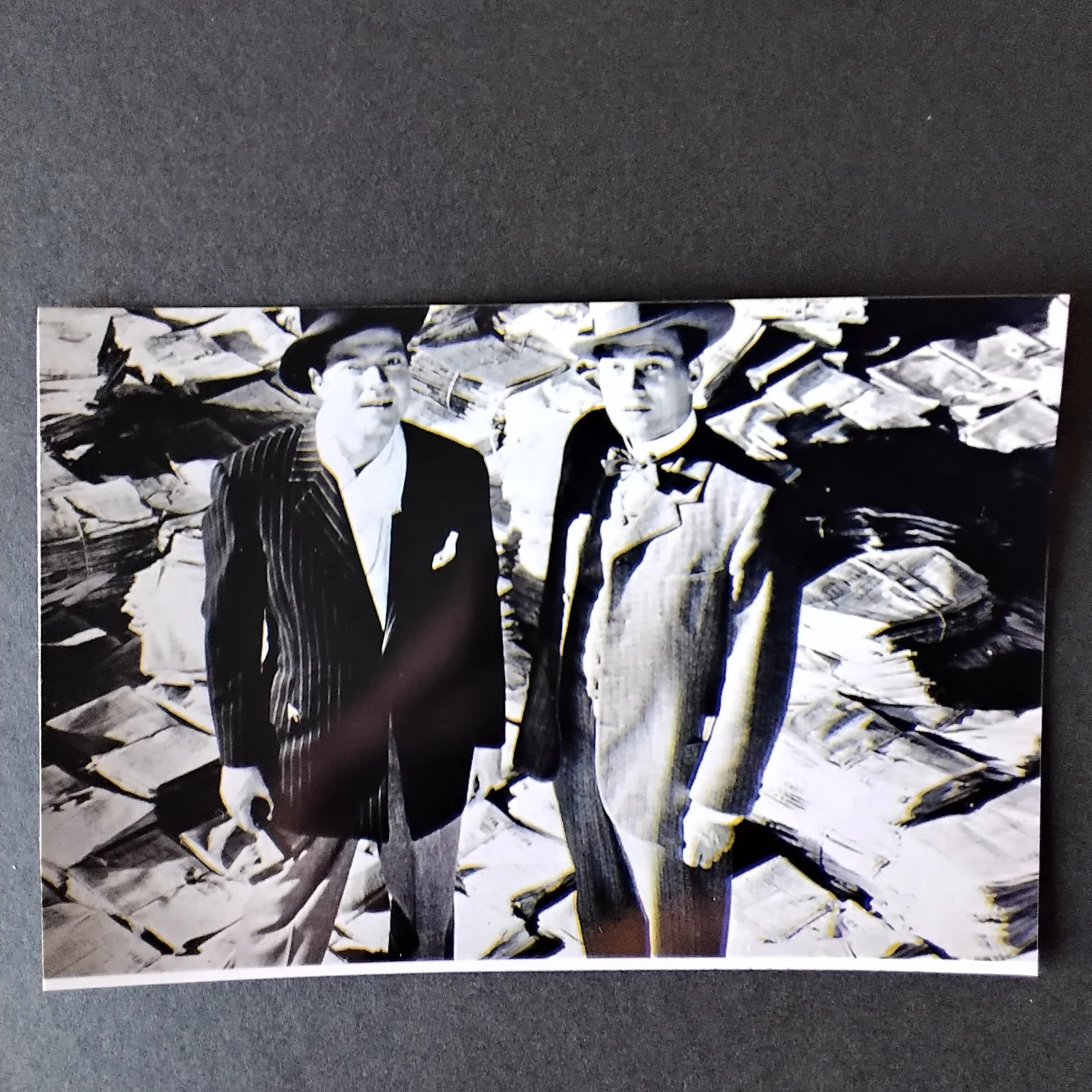 Joseph Cotten SIGNED Paper Photo Film Actor Citizen Kane Gaslight Hush Charlotte, изображение 5