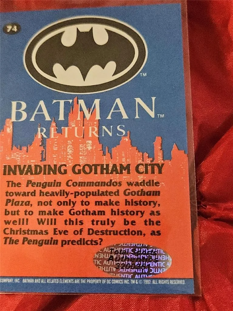 TIM BURTON — TIM BURTON HAND SIGNED AUTOGRAPHED BATMAN CARD INVADING GOTHAM CITY 74 1992 COA, изображение 2