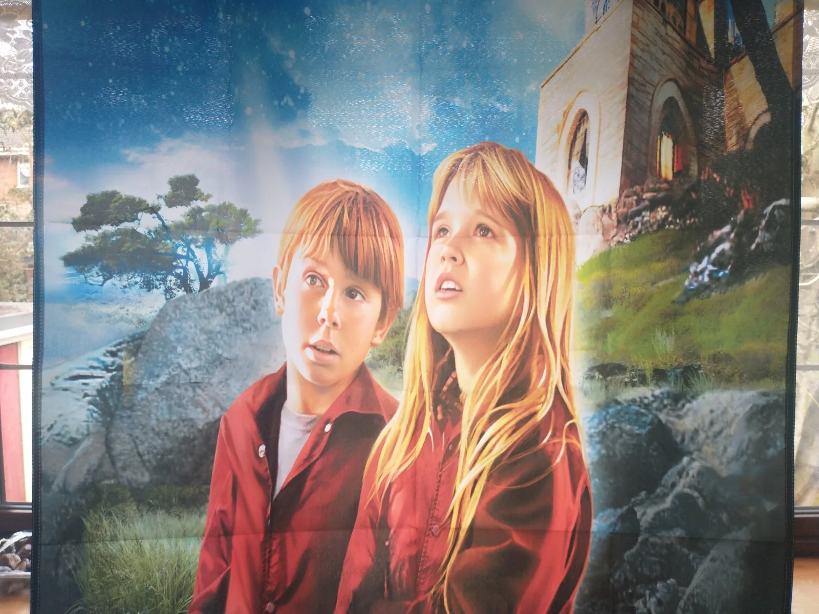 Escape to Witch Mountain - Promo Poster Artwork of the 1975 Film as a Large Flag, изображение 4