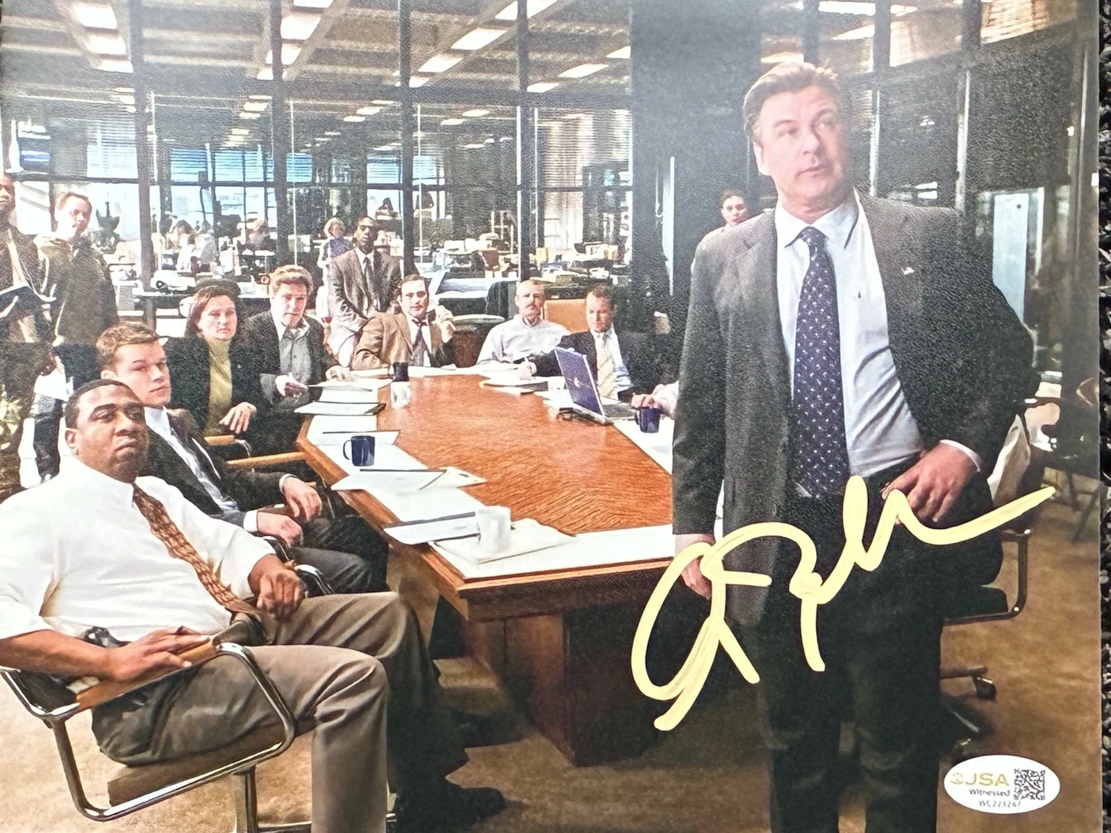Alec Baldwin — ALEC BALDWIN SIGNED 8X10 THE DEPARTED 2006 MOVIE DAMON DiCAPRIO WAHLBERG JSA, изображение 2