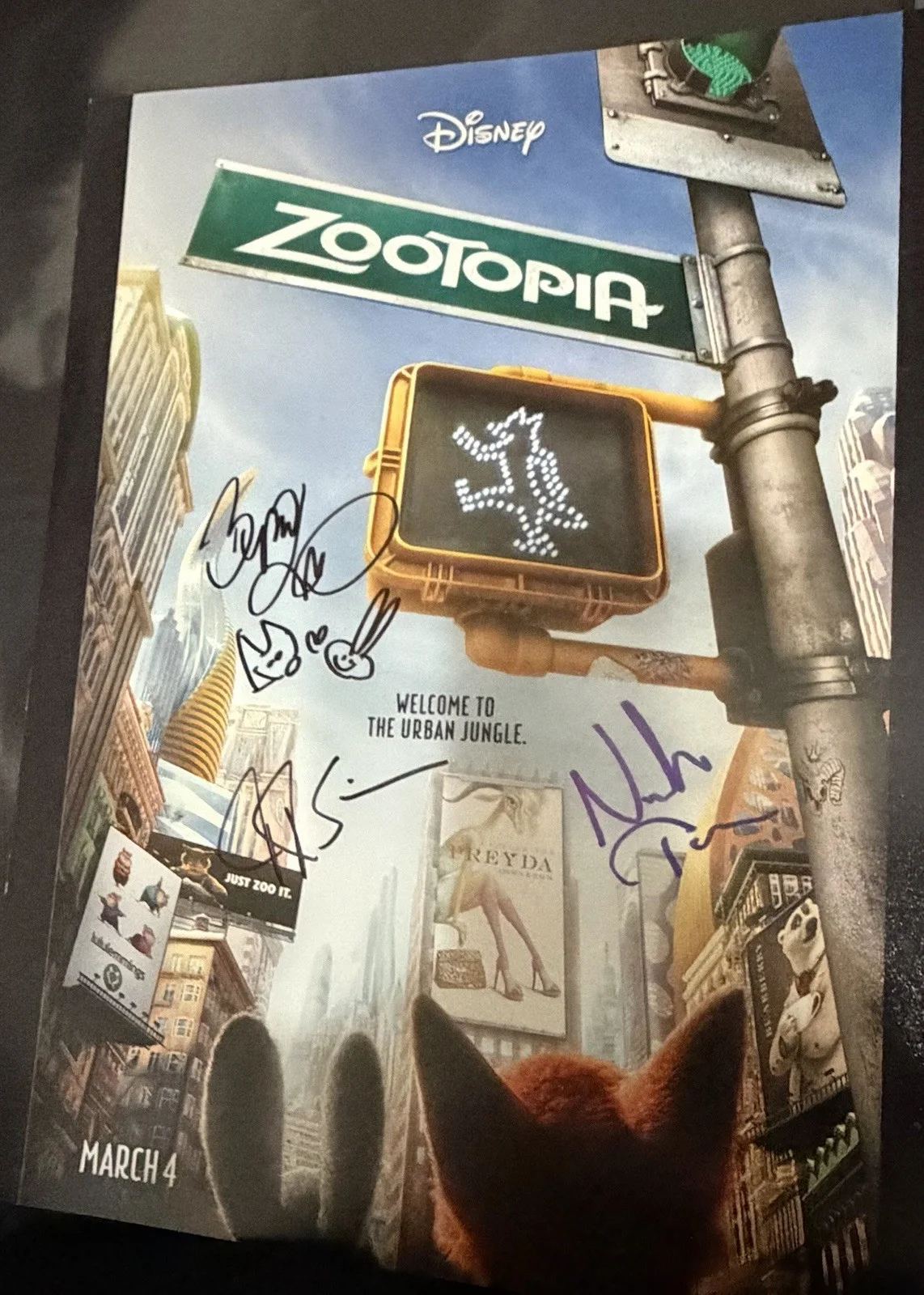 J.K.Simmons — Zootopia 2 Signed Disney 11x14 Photo JK Simmons, Nate Torrance + Autographed, изображение 2