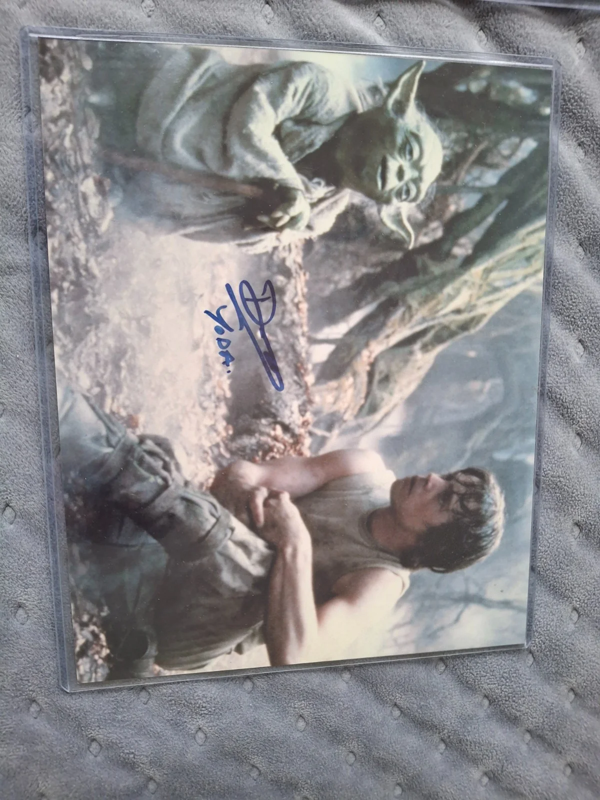 David Acord — The Mandalorian- David Acord Baby Yoda & Deep Roy Yoda Signed 8x10 JSA COA, изображение 3