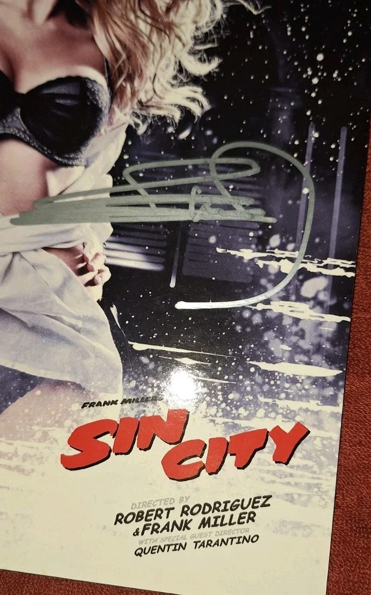 Frank Miller — Frank Miller signed Sin City Shellie Britney Murphy Photo 8 1/4 x 12, изображение 2