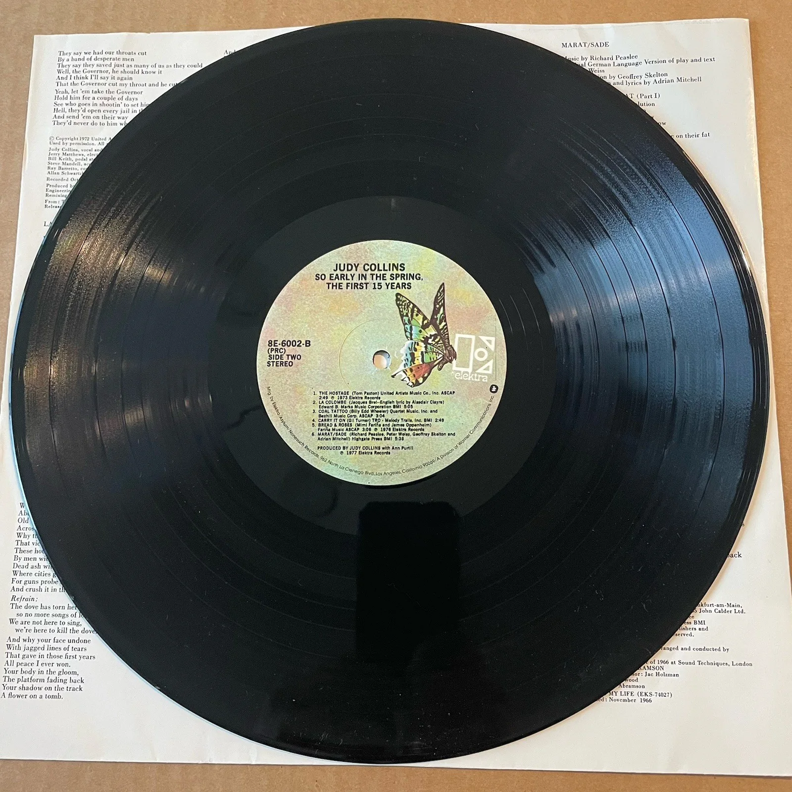 Judy Collins Signed Autographed So Early In The Spring Album Cover Vinyl Record, изображение 5
