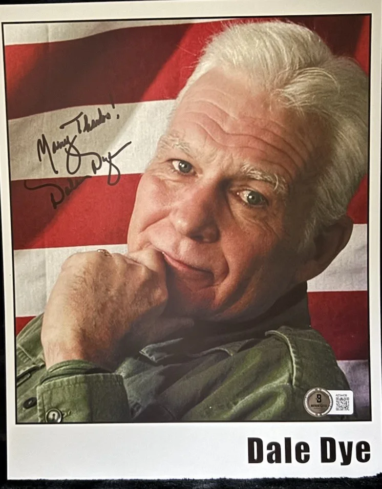 Dale Dye — DALE DYE USA MARINES SIGNED AUTOGRAPHED 8x10 PHOTO BECKETT BAS