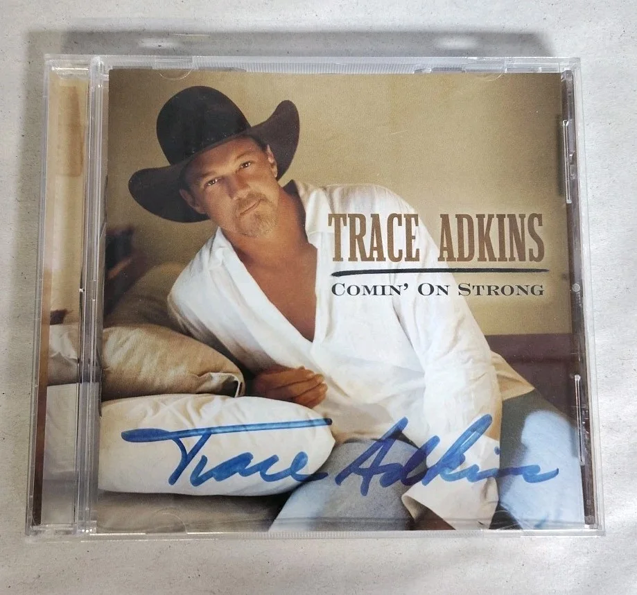Trace Adkins Signed Autographed CD Booklet "COMIN' ON STRONG" Country Music CD, изображение 2