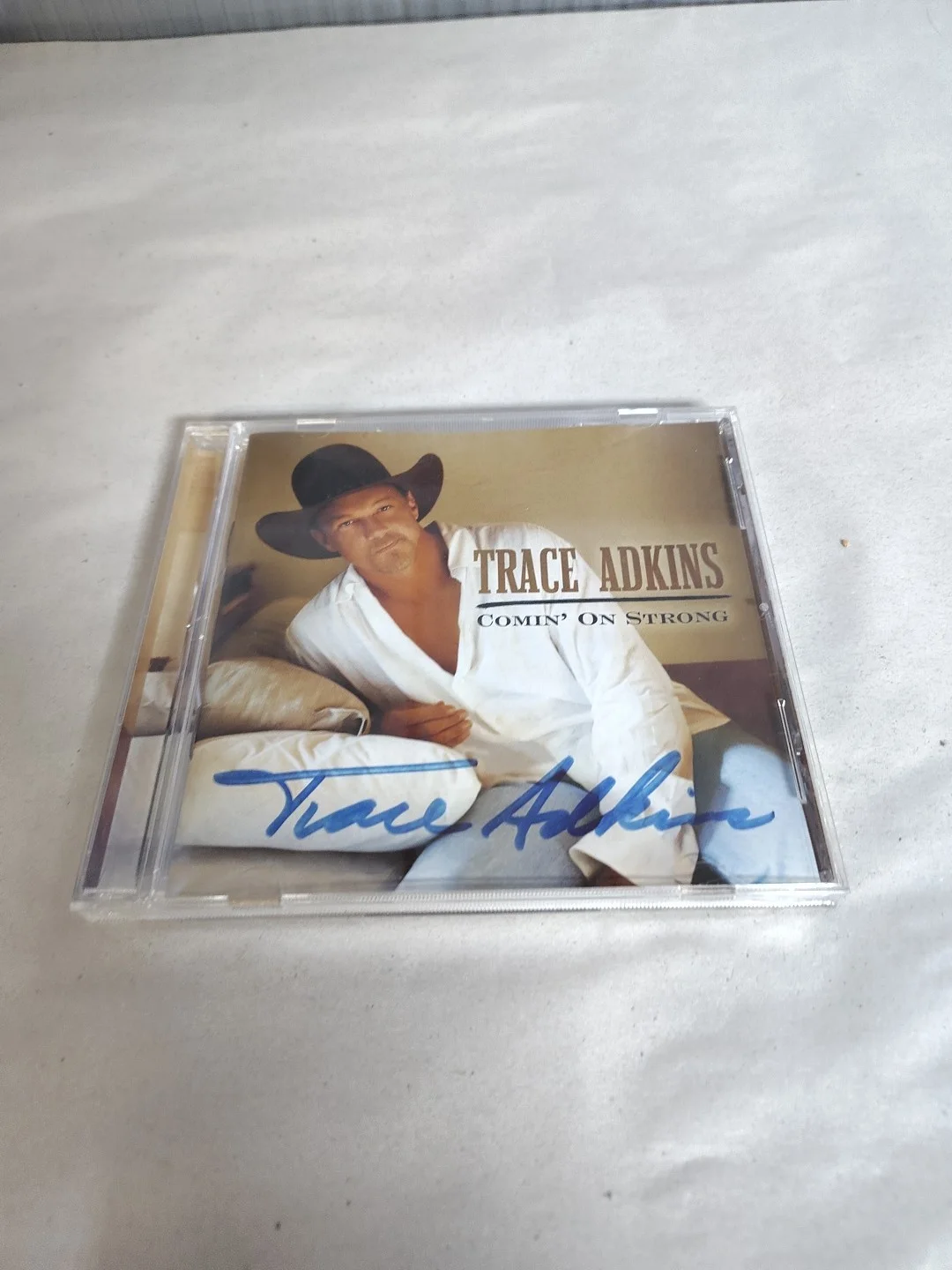 Trace Adkins Signed Autographed CD Booklet "COMIN' ON STRONG" Country Music CD, изображение 3